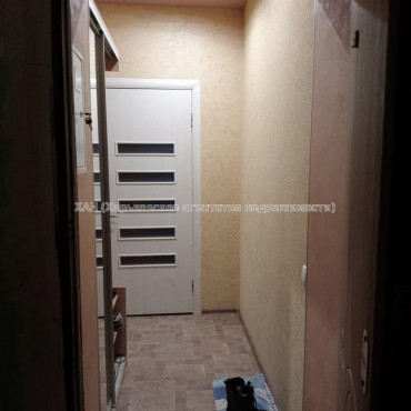 Продам квартиру, Михаила Комарова ул. , 4 кім., 96 м², частичный ремонт 