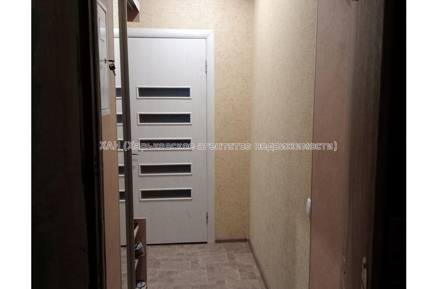Продам квартиру, Михаила Комарова ул. , 4  ком., 96 м², частичный ремонт 
