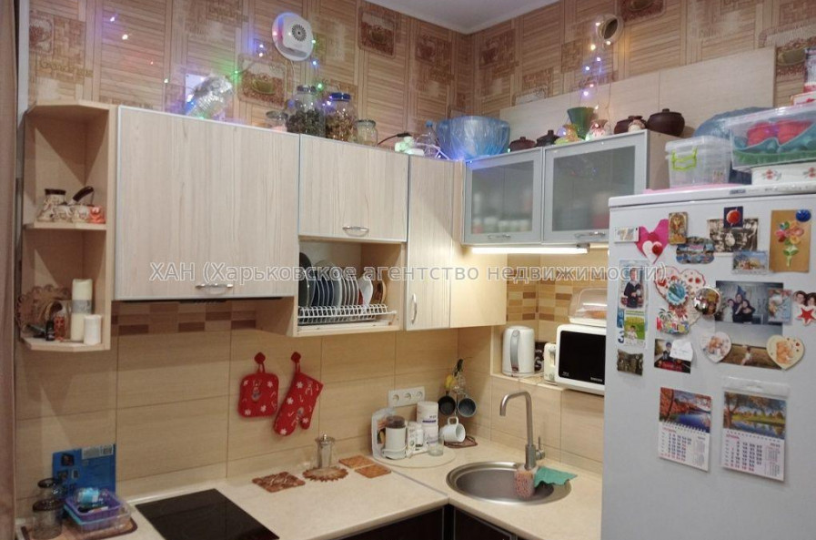 Продам квартиру, Михаила Комарова ул. , 4  ком., 96 м², частичный ремонт 