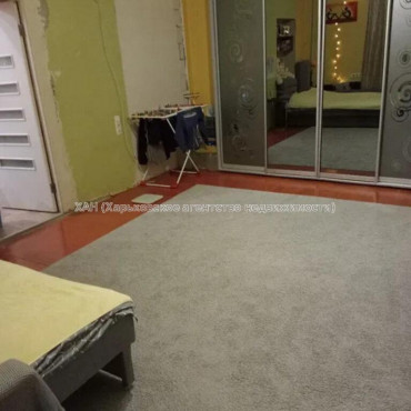 Продам квартиру, Михаила Комарова ул. , 4 кім., 96 м², частичный ремонт 