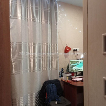 Продам квартиру, Михаила Комарова ул. , 4 кім., 96 м², частичный ремонт 