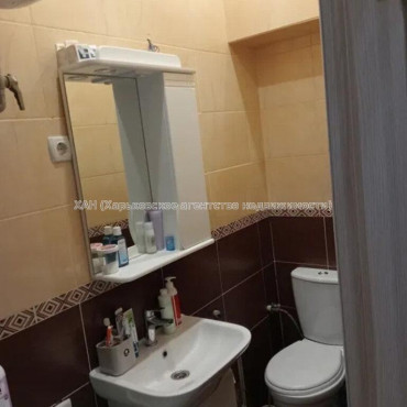 Продам квартиру, Михаила Комарова ул. , 4 кім., 96 м², частичный ремонт 