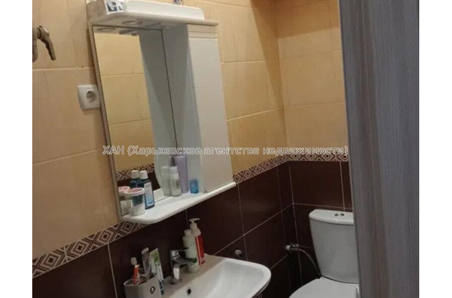 Продам квартиру, Михаила Комарова ул. , 4 кім., 96 м², частичный ремонт 