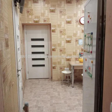 Продам квартиру, Михаила Комарова ул. , 4 кім., 96 м², частичный ремонт 