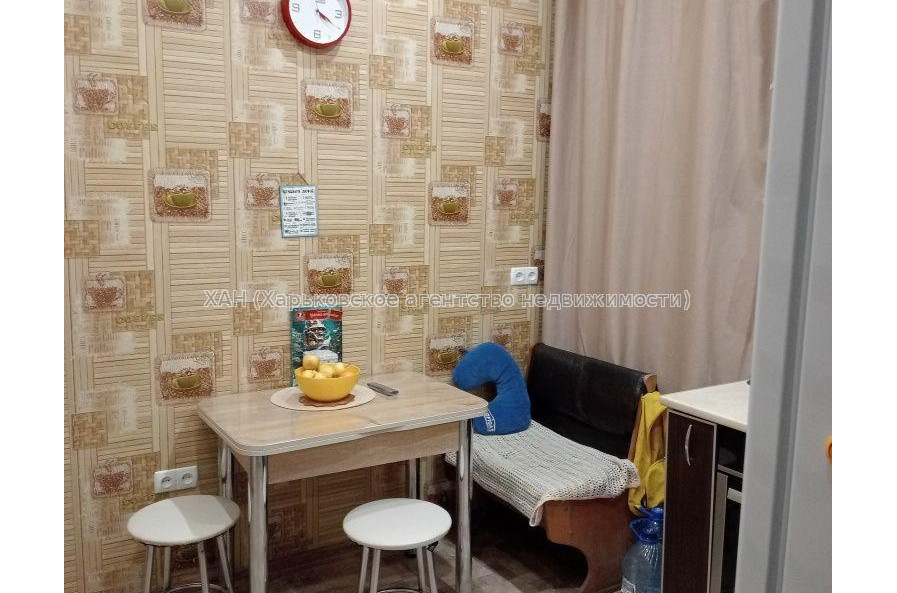 Продам квартиру, Михаила Комарова ул. , 4  ком., 96 м², частичный ремонт 