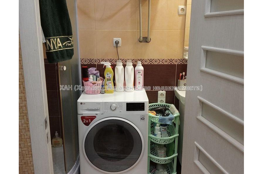 Продам квартиру, Михаила Комарова ул. , 4  ком., 96 м², частичный ремонт 