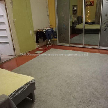 Продам квартиру, Михаила Комарова ул. , 4 кім., 96 м², частичный ремонт 