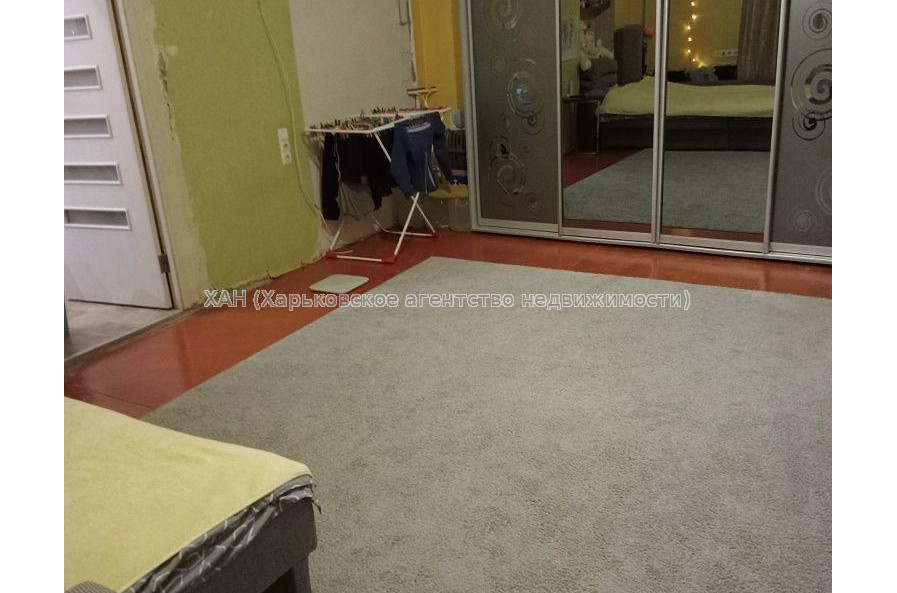 Продам квартиру, Михаила Комарова ул. , 4  ком., 96 м², частичный ремонт 