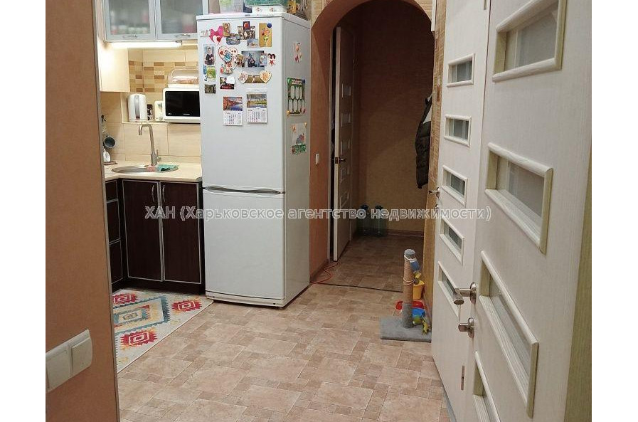 Продам квартиру, Михаила Комарова ул. , 4  ком., 96 м², частичный ремонт 