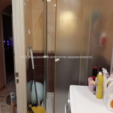 Продам квартиру, Михаила Комарова ул. , 4 кім., 96 м², частичный ремонт 