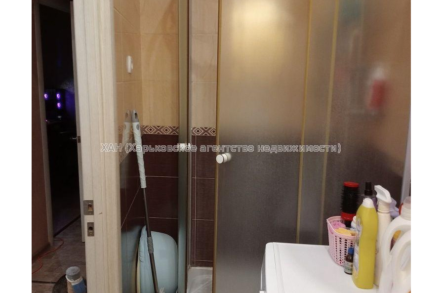 Продам квартиру, Михаила Комарова ул. , 4  ком., 96 м², частичный ремонт 