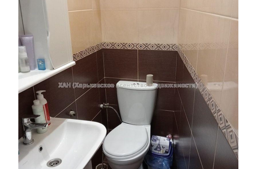 Продам квартиру, Михаила Комарова ул. , 4  ком., 96 м², частичный ремонт 