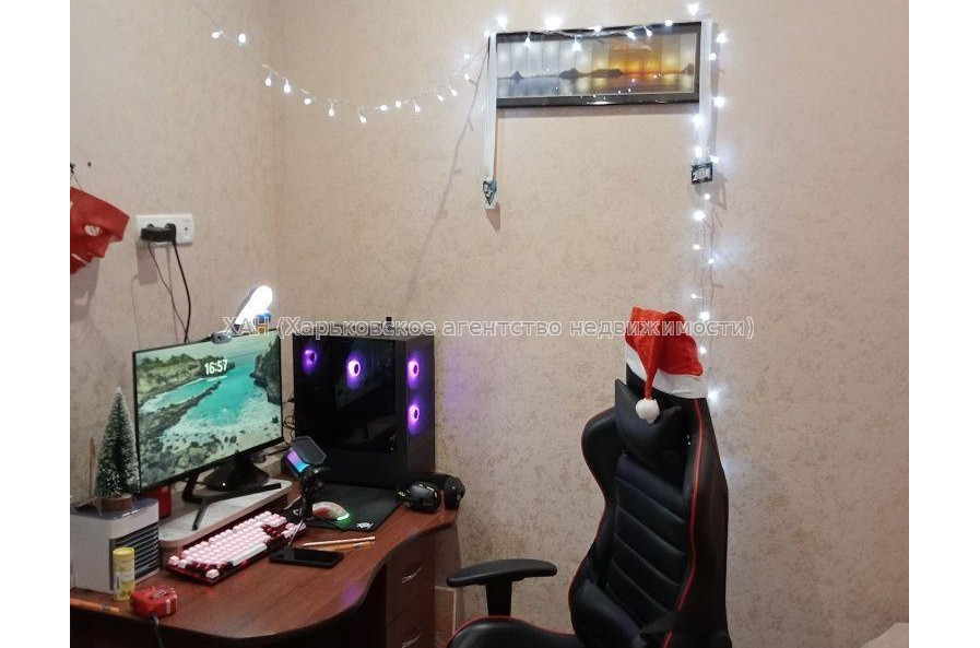 Продам квартиру, Михаила Комарова ул. , 4  ком., 96 м², частичный ремонт 