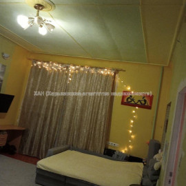 Продам квартиру, Михаила Комарова ул. , 4  ком., 96 м², частичный ремонт