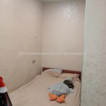 Продам квартиру, Михаила Комарова ул. , 4 кім., 96 м², частичный ремонт 