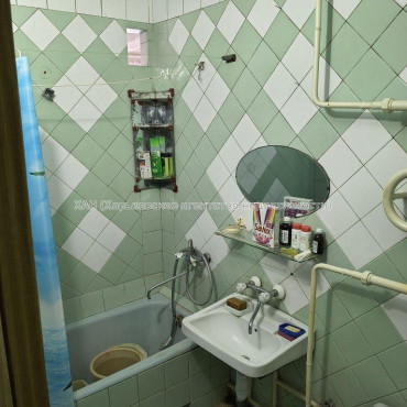 Продам квартиру, Льва Ландау просп. , 3  ком., 74.40 м², советский ремонт 