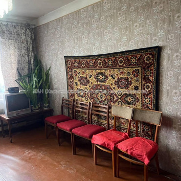 Продам квартиру, Гвардейцев Широнинцев ул. , 1 кім., 34 м², советский ремонт 