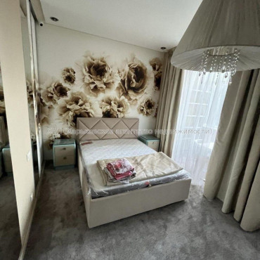 Продам квартиру, Ляпунова ул. , 3 кім., 96 м², авторский дизайн 