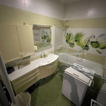 Продам квартиру, Ляпунова ул. , 3 кім., 96 м², авторский дизайн 