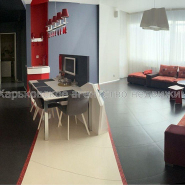 Продам квартиру, Ляпунова ул. , 3 кім., 96 м², авторский дизайн 