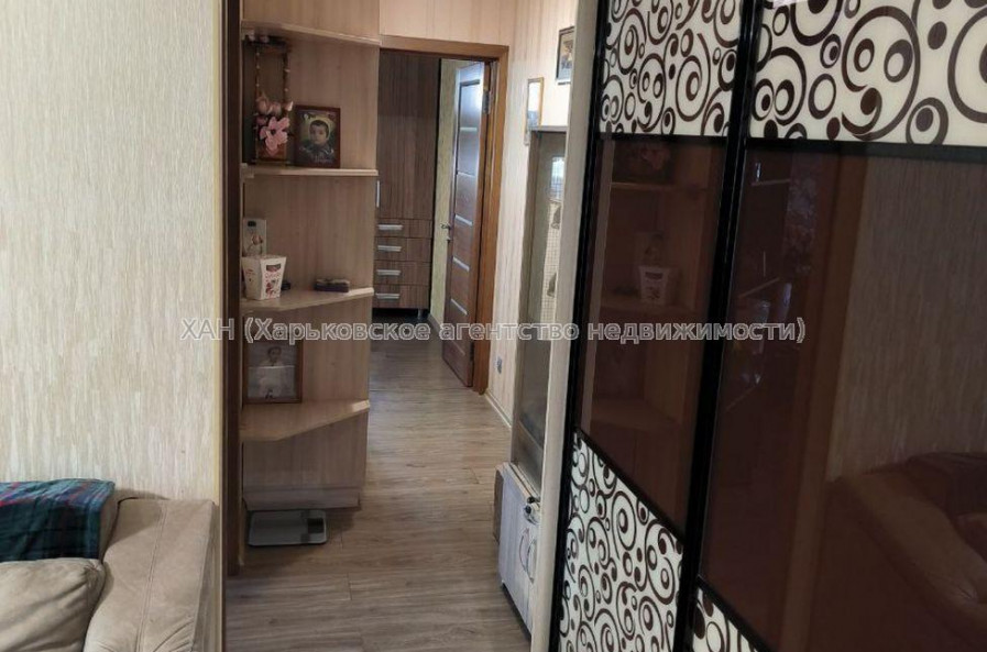 Продам квартиру, Аэрокосмический пр. , 3 кім., 65.60 м², капитальный ремонт 