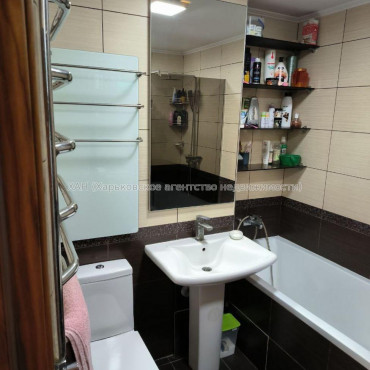 Продам квартиру, Аэрокосмический пр. , 3 кім., 65.60 м², капитальный ремонт 