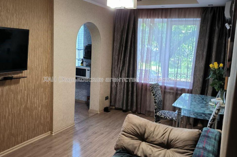 Продам квартиру, Аэрокосмический пр. , 3 кім., 65.60 м², капитальный ремонт 