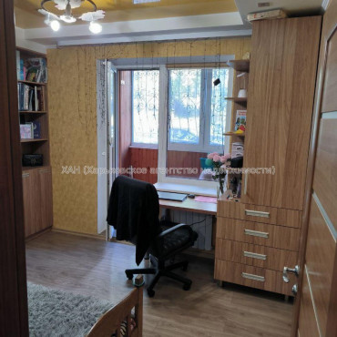 Продам квартиру, Аэрокосмический пр. , 3 кім., 65.60 м², капитальный ремонт 