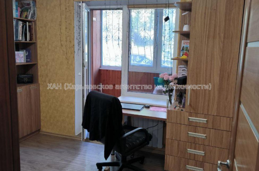 Продам квартиру, Аэрокосмический пр. , 3 кім., 65.60 м², капитальный ремонт 