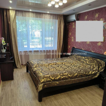 Продам квартиру, Аэрокосмический пр. , 3 кім., 65.60 м², капитальный ремонт 