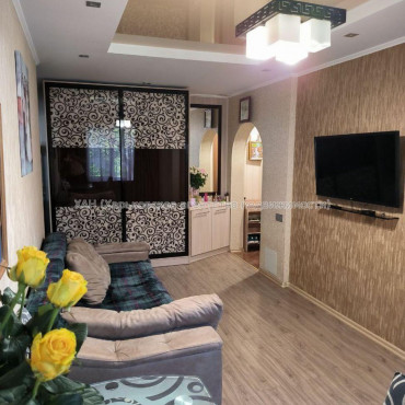 Продам квартиру, Аэрокосмический пр. , 3 кім., 65.60 м², капитальный ремонт 