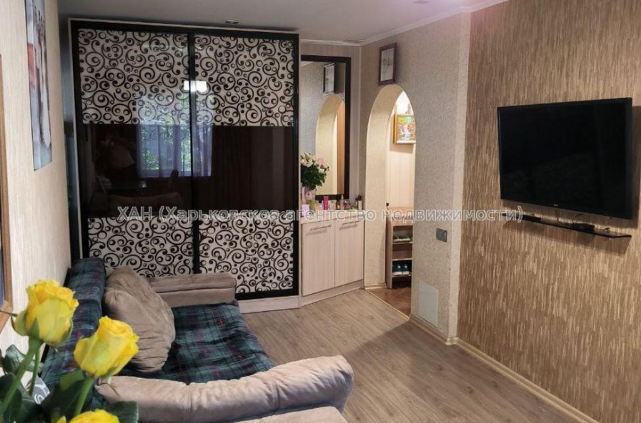 Продам квартиру, Аэрокосмический пр. , 3 кім., 65.60 м², капитальный ремонт 