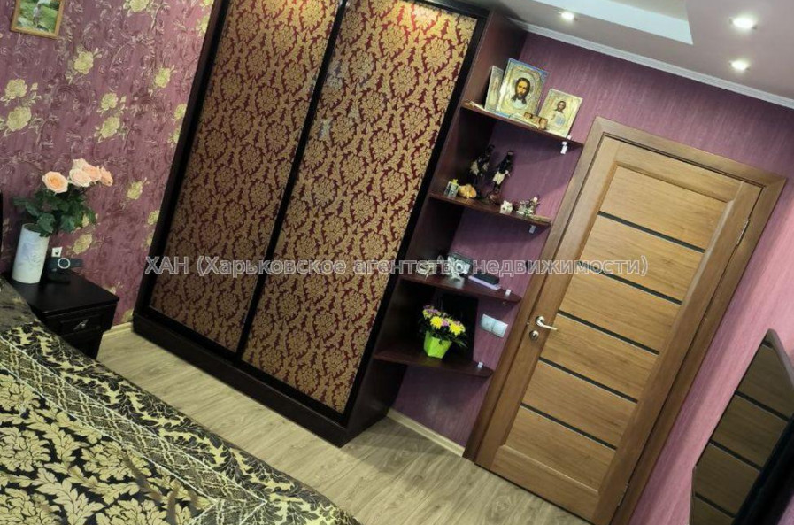 Продам квартиру, Аэрокосмический пр. , 3 кім., 65.60 м², капитальный ремонт 