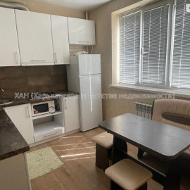 Продам квартиру, Космическая ул. , 2 кім., 56 м², капитальный ремонт