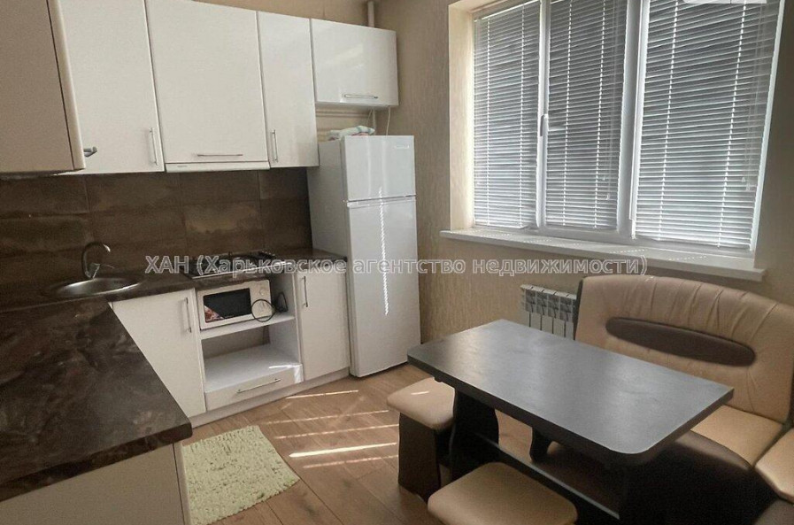 Продам квартиру, Космическая ул. , 2 кім., 56 м², капитальный ремонт 