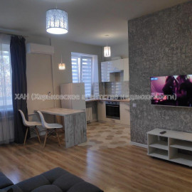 Продам квартиру, Героев Харькова просп. , 1  ком., 32 м², капитальный ремонт