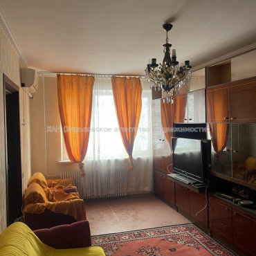 Продам квартиру, Бучмы ул. , 4  ком., 70 м², косметический ремонт 