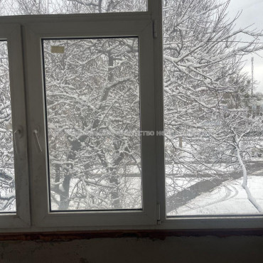 Продам квартиру, Бучмы ул. , 4  ком., 70 м², косметический ремонт 