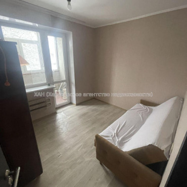 Продам квартиру, Бучмы ул. , 4  ком., 70 м², косметический ремонт 