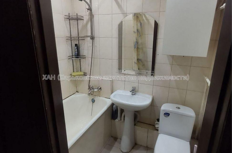 Продам квартиру, Ньютона ул. , 1 кім., 33 м², капитальный ремонт 