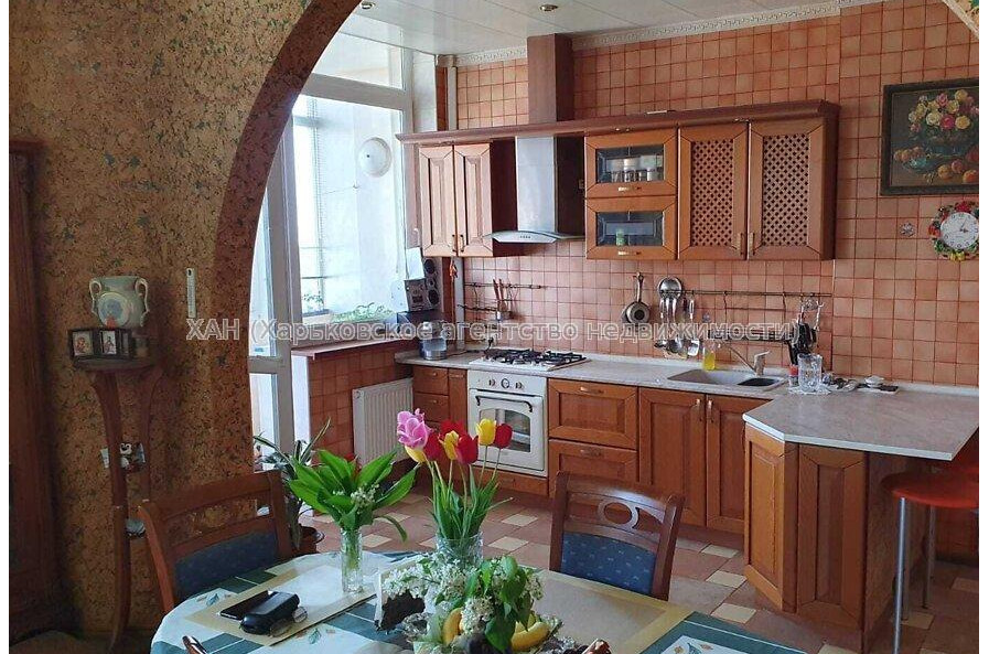 Продам квартиру, Петра Болбочана ул. , 2  ком., 83 м², капитальный ремонт 