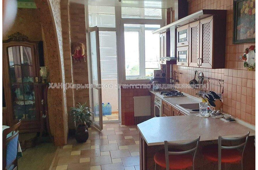 Продам квартиру, Петра Болбочана ул. , 2  ком., 83 м², капитальный ремонт 