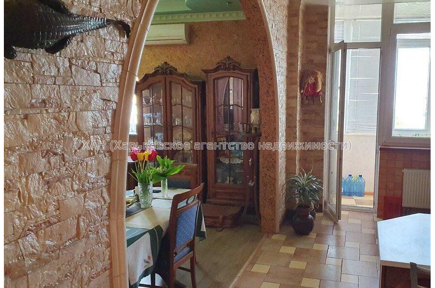 Продам квартиру, Петра Болбочана ул. , 2  ком., 83 м², капитальный ремонт 
