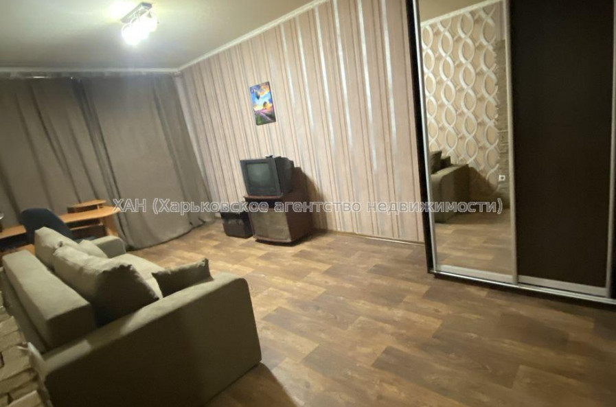 Сдам квартиру, Юбилейный просп. , 1  ком., 35 м², капитальный ремонт 