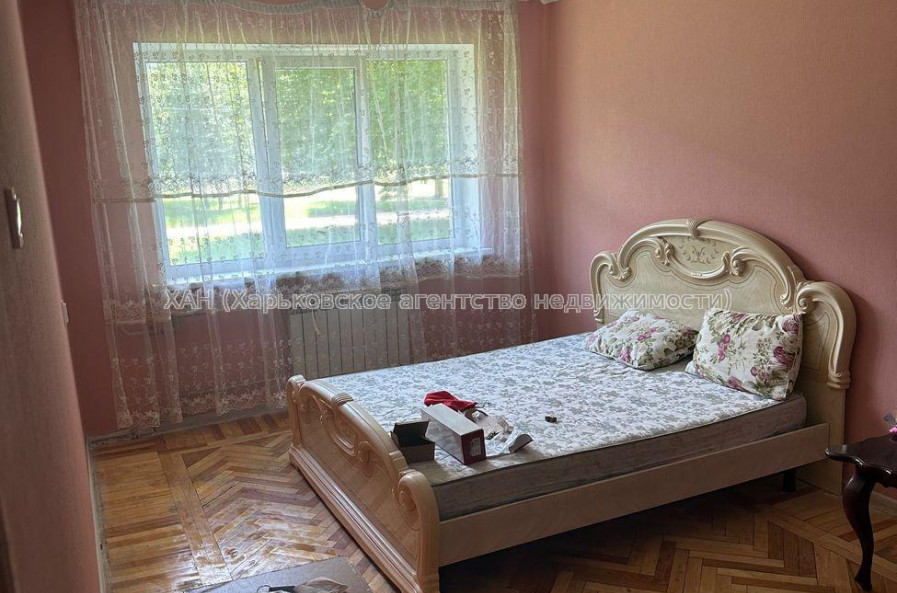 Продам квартиру, Светлая ул. , 3 кім., 61.20 м², косметический ремонт 