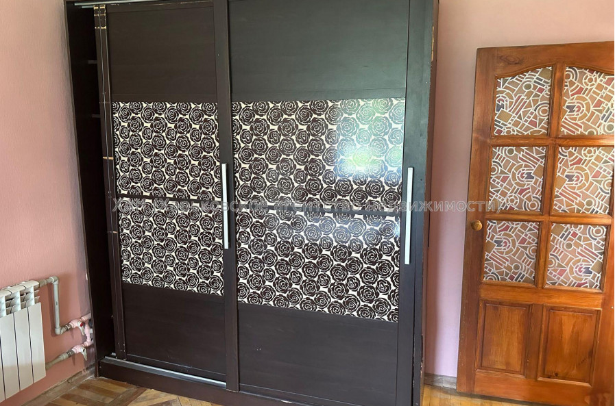 Продам квартиру, Светлая ул. , 3 кім., 61.20 м², косметический ремонт 
