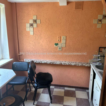 Продам квартиру, Светлая ул. , 3  ком., 61.20 м², косметический ремонт 