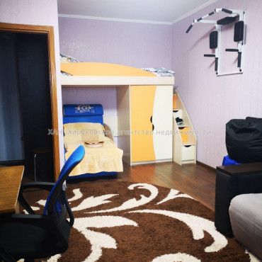 Продам квартиру, 92-й бригады ул. , 1  ком., 38 м², капитальный ремонт 