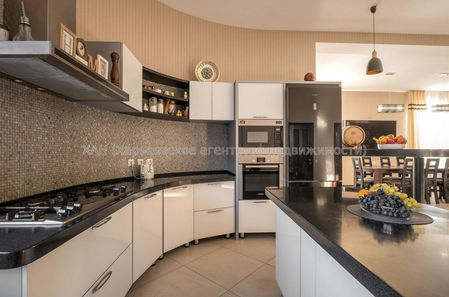 Продам будинок, Алексеевская ул. , 420 м², 15 соток, капитальный ремонт 