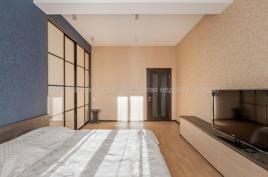 Продам будинок, Алексеевская ул. , 420 м², 15 соток, капитальный ремонт 
